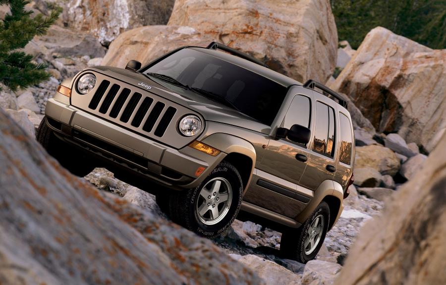  Jeep Cherokee 2002 года  (фото 3 из 130)